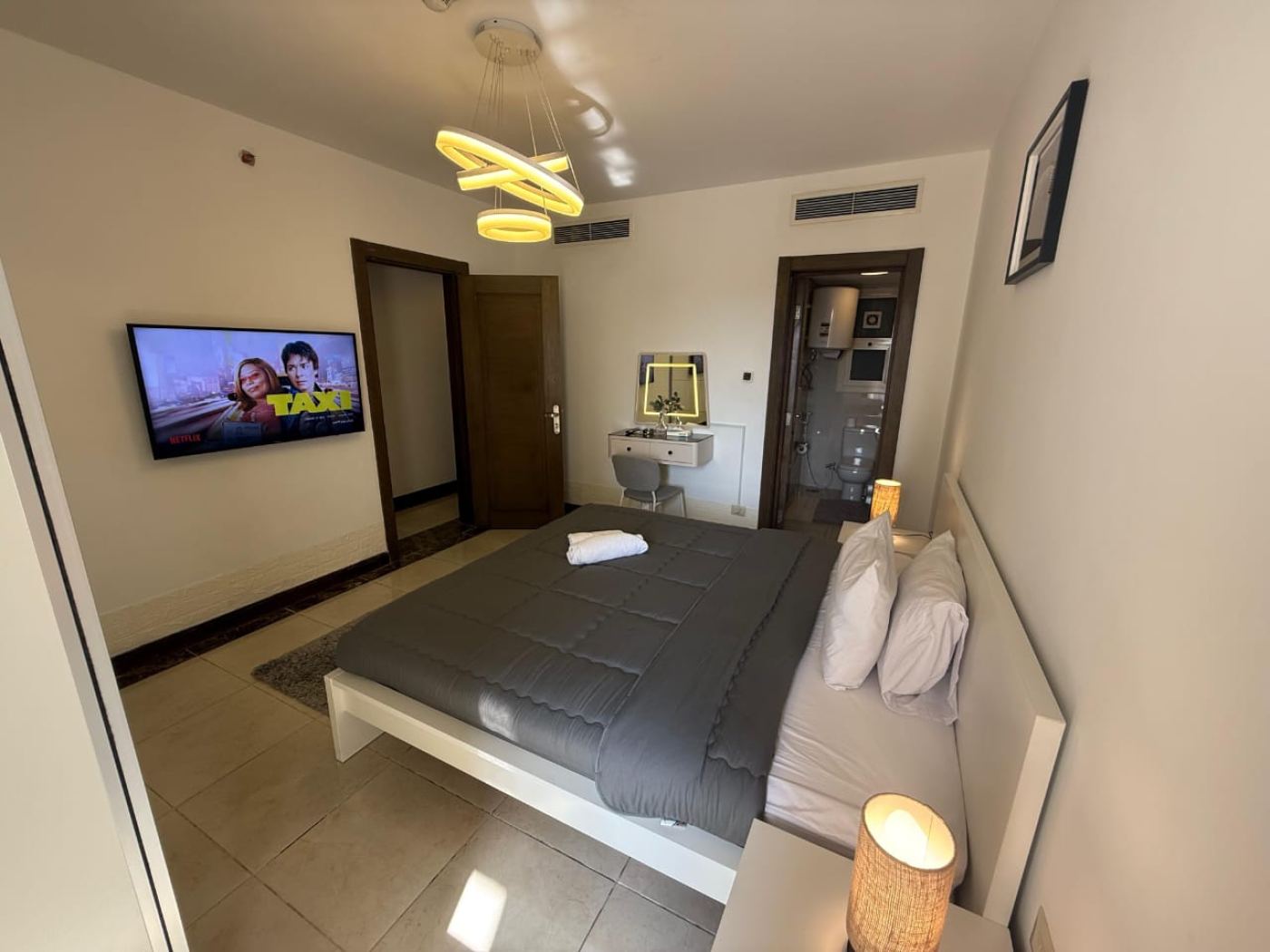 Luxury 3-bedroom hotel apartment — photo 6
