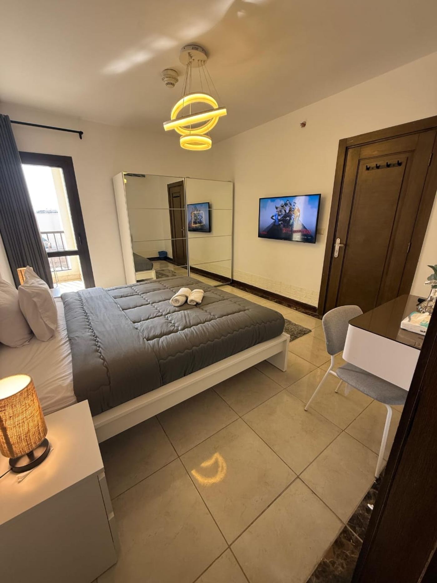 Luxury 3-bedroom hotel apartment — photo 8