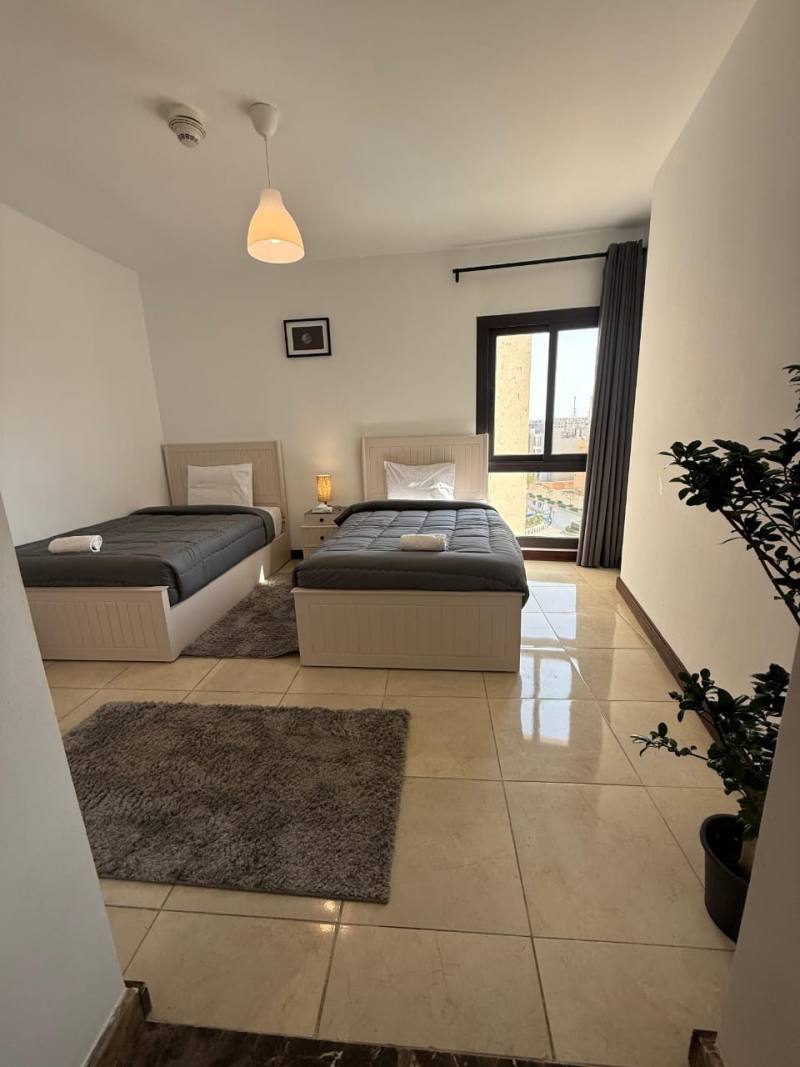Luxury 3-bedroom hotel apartment — photo 9