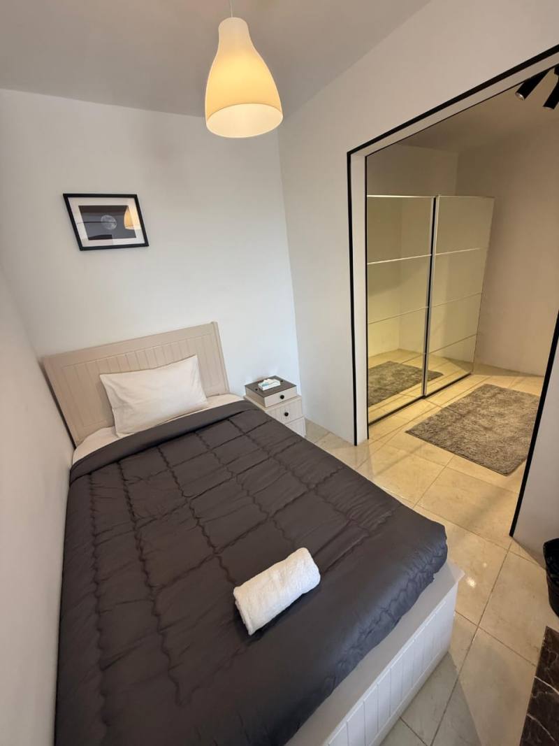 Luxury 3-bedroom hotel apartment — photo 10