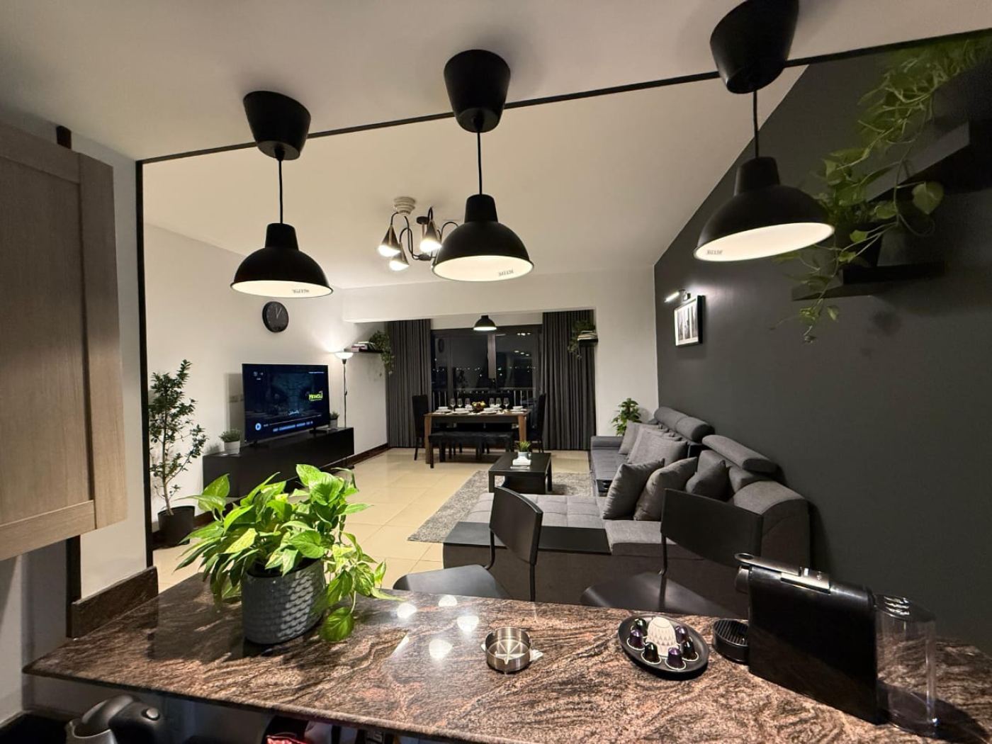 Luxury 3-bedroom hotel apartment — photo 13