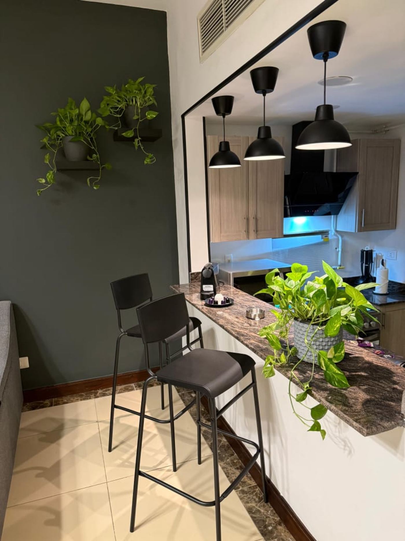 Luxury 3-bedroom hotel apartment — photo 14