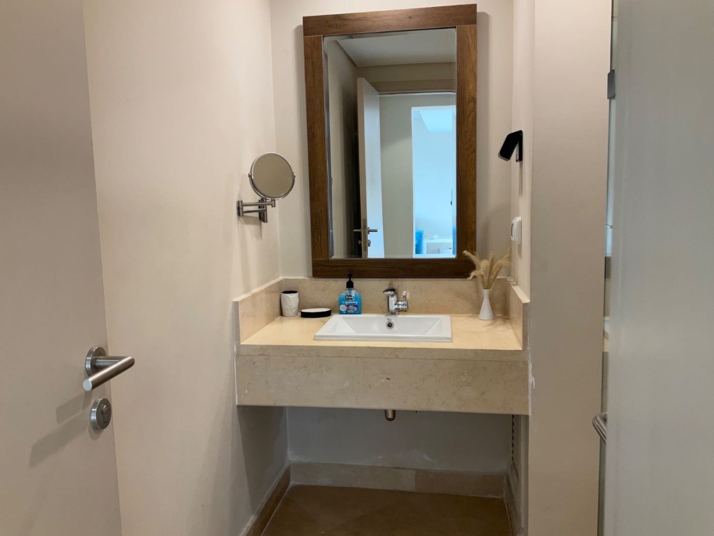 A Stylish 1BR Apartment in Mangroovy | Open & Palm View — photo 11