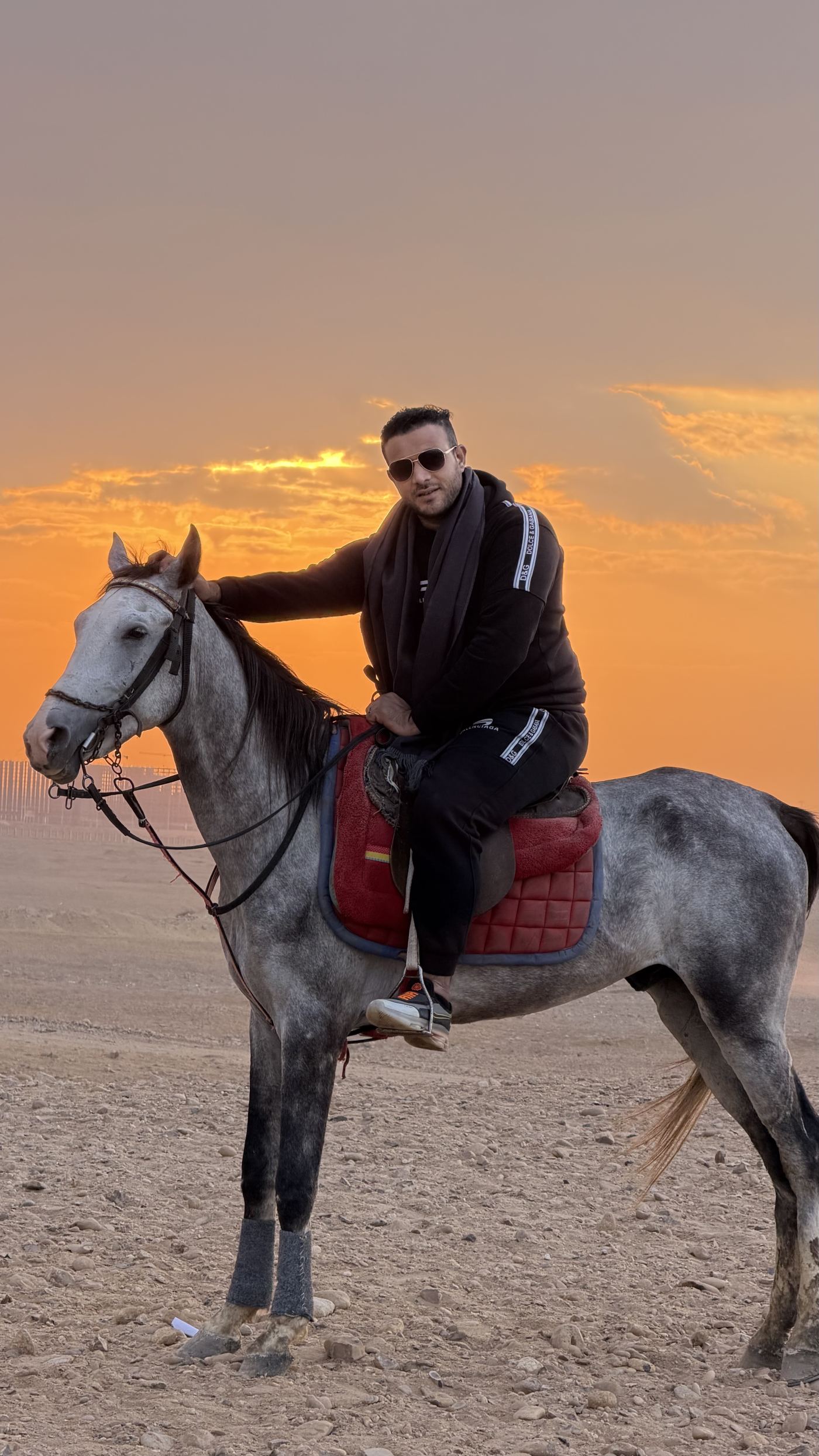 Beginner Horse Riding & Photoshoot with Pyramids View — photo 3