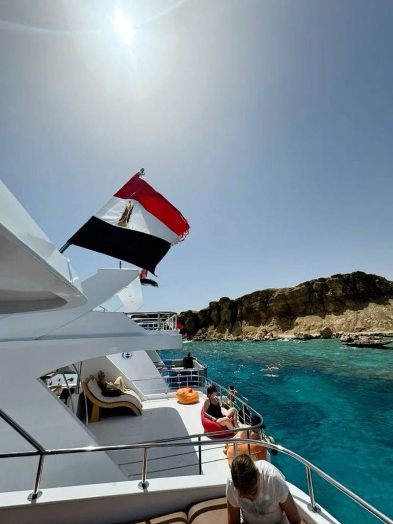 luxury yacht — photo 2
