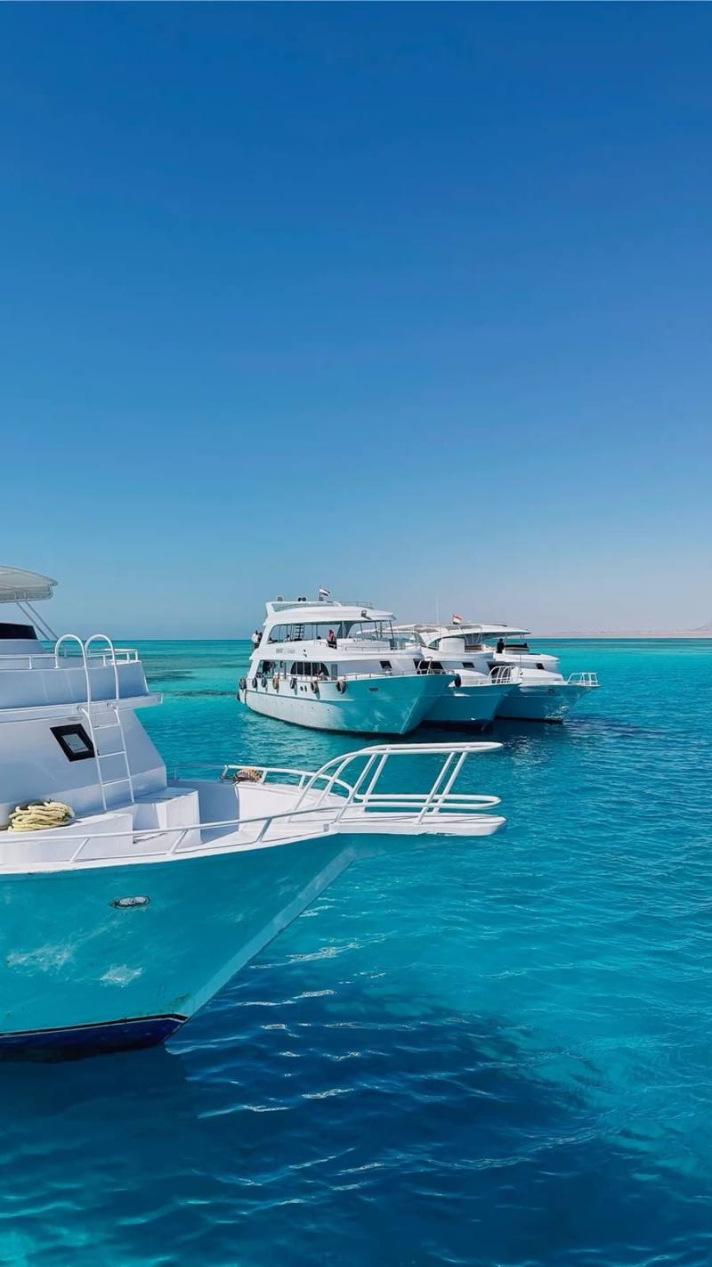 luxury yacht — photo 3