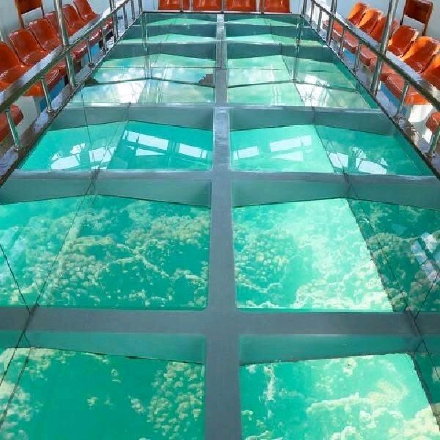 glass boat — photo 2