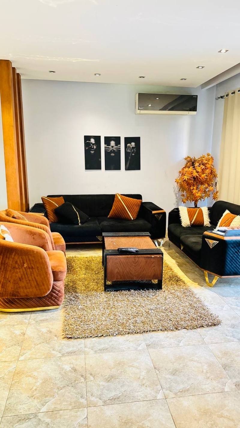 Apartment in Beverly Hills