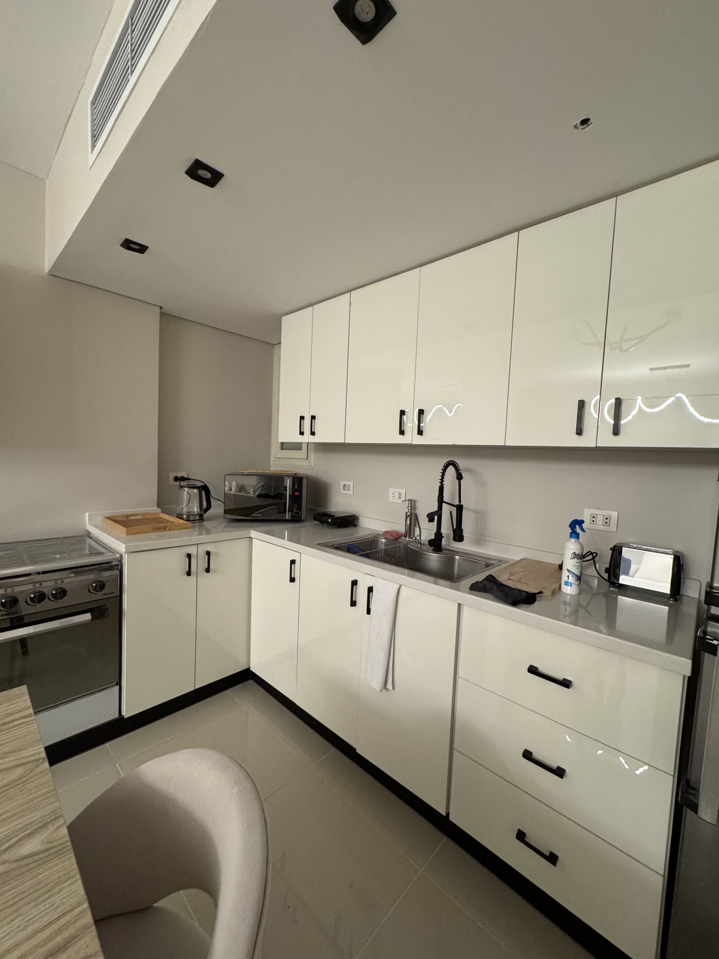 modern studio one bedroom — photo 14