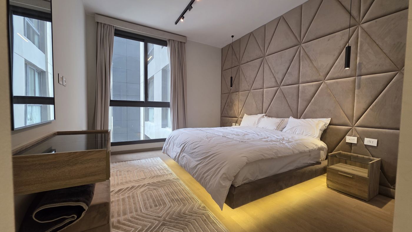 luxurious modern 2-bedroom apartment — photo 2