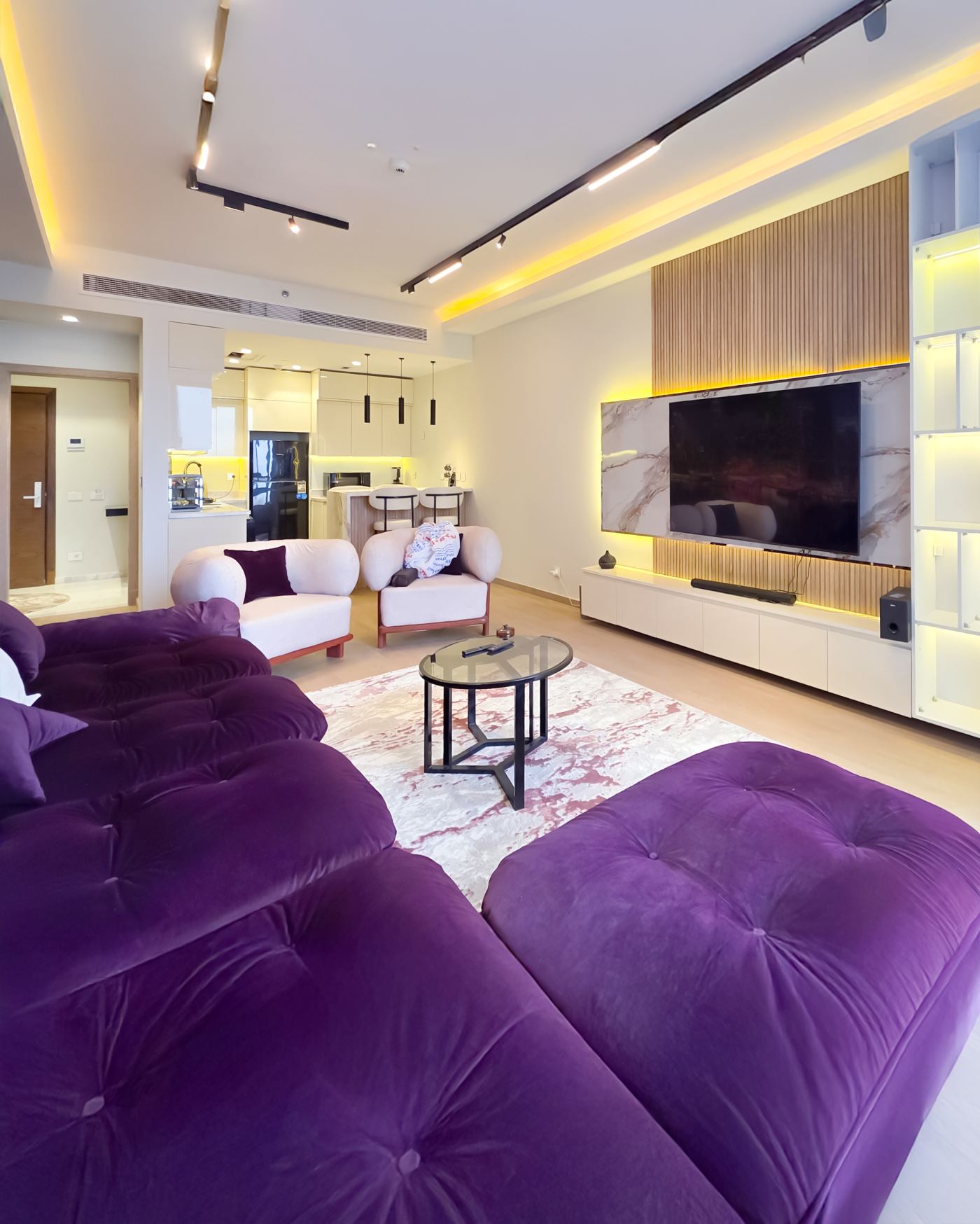 luxurious modern 2-bedroom apartment — photo 6