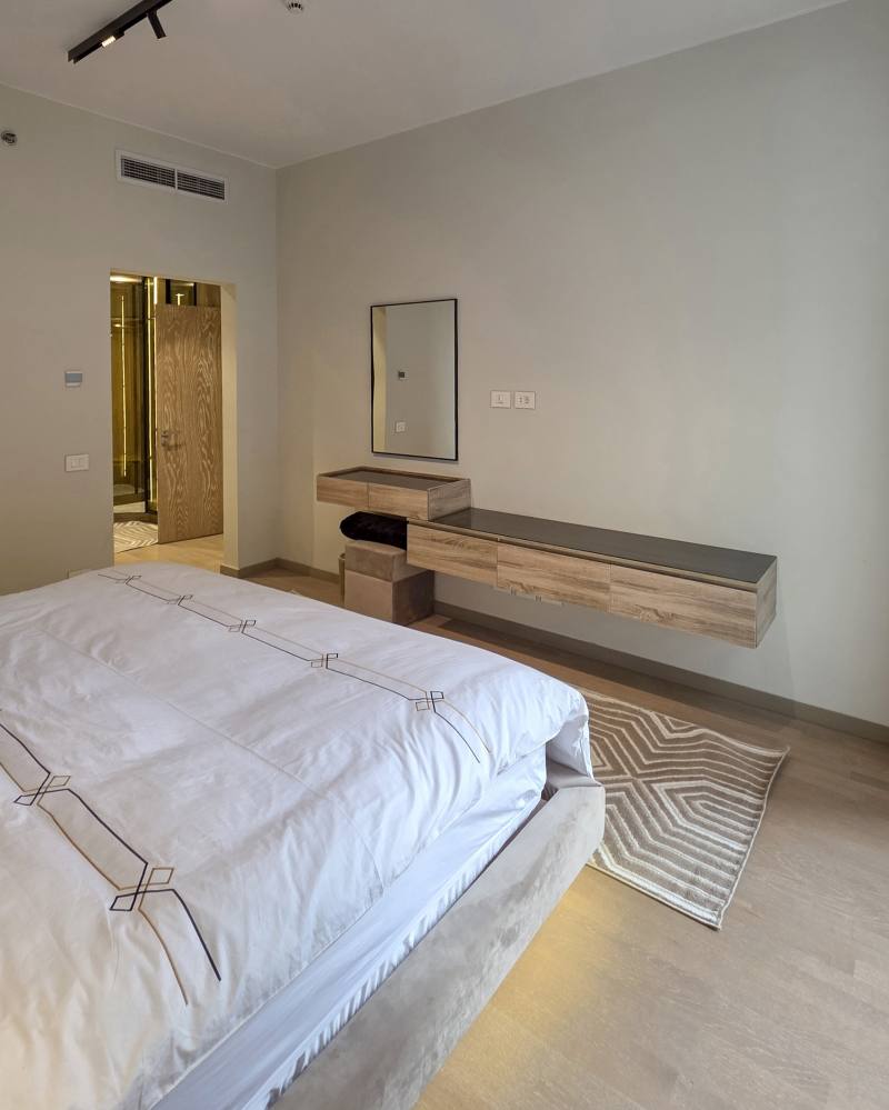 luxurious modern 2-bedroom apartment — photo 8