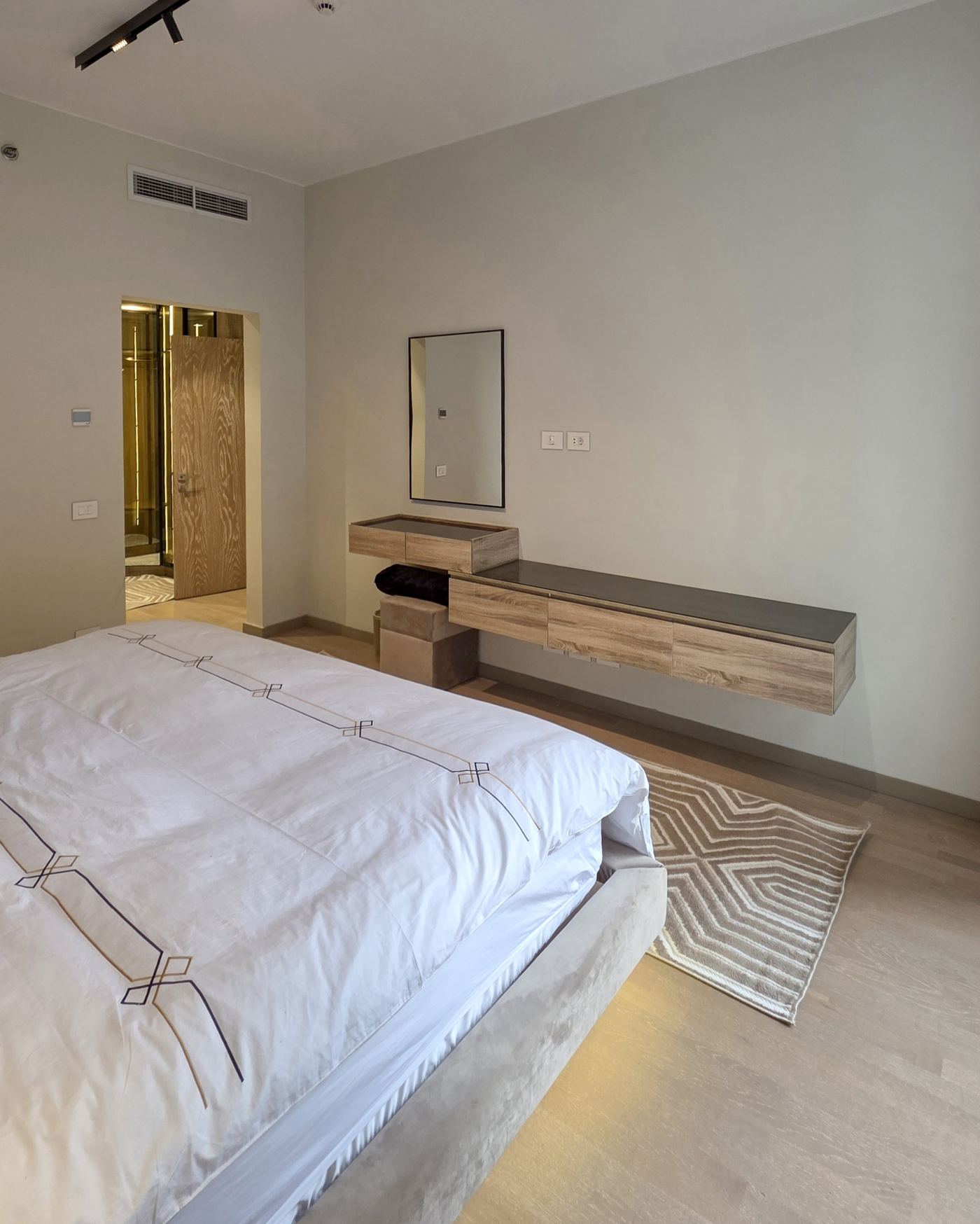 luxurious modern 2-bedroom apartment — photo 8