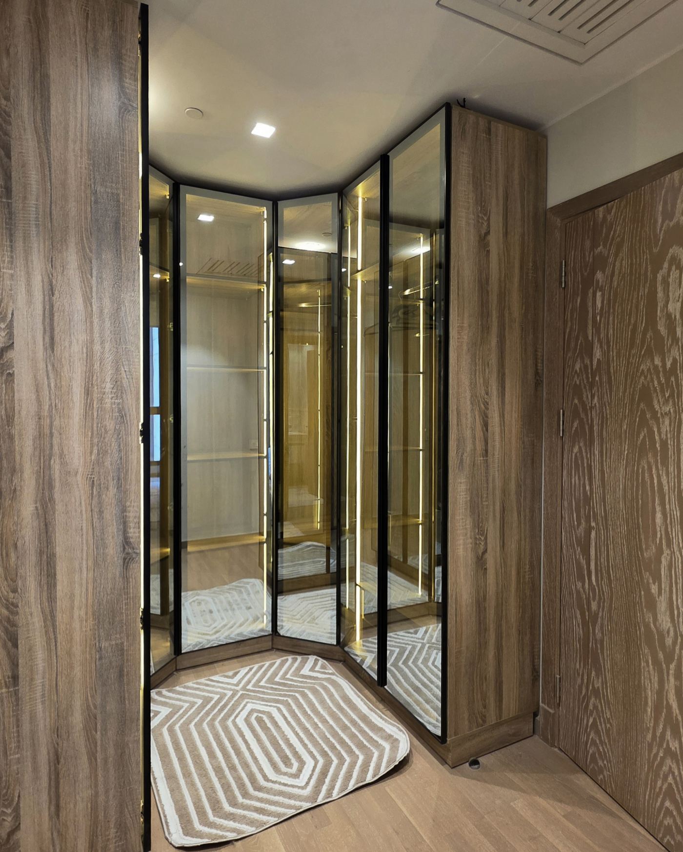 luxurious modern 2-bedroom apartment — photo 10