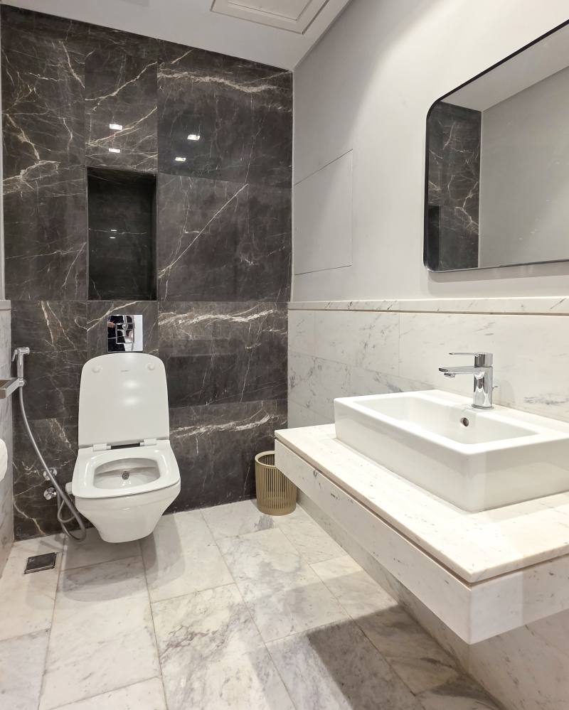luxurious modern 2-bedroom apartment — photo 13