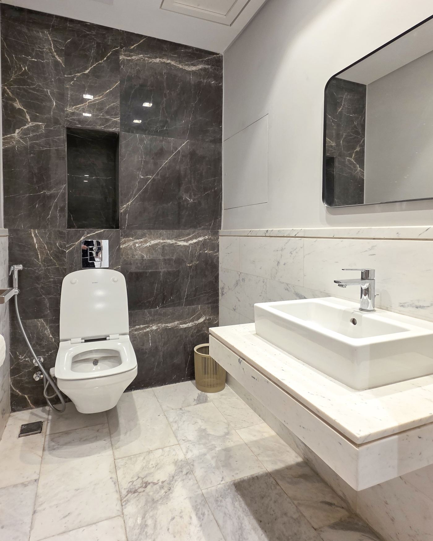 luxurious modern 2-bedroom apartment — photo 13