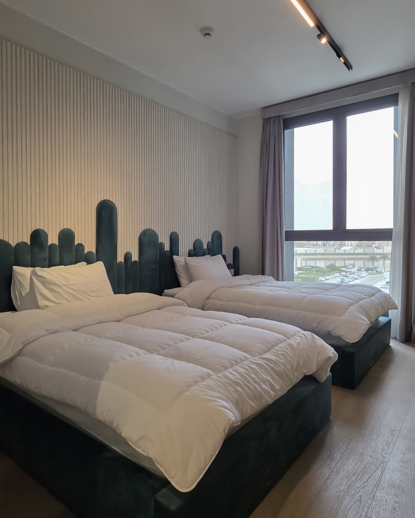 luxurious modern 2-bedroom apartment — photo 14