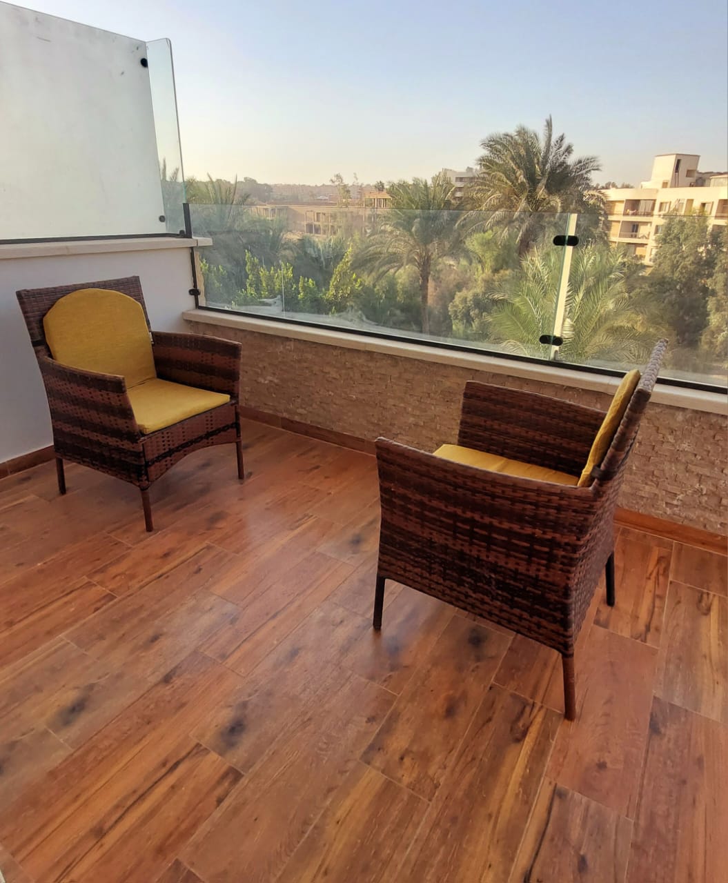 غرفه فندقيه سرير ملكي